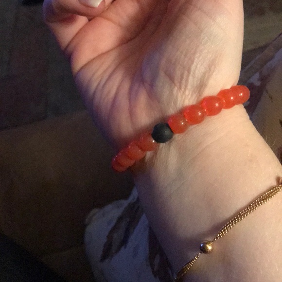 Limited Edition (Red) x Lokai Small Bracelet - Picture 4 of 5